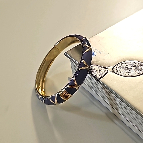 Vintage Gold Tone Enamel Cuff Clamper Bracelet. - Picture 2 of 8